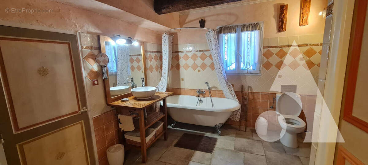 Maison à ENTRECASTEAUX