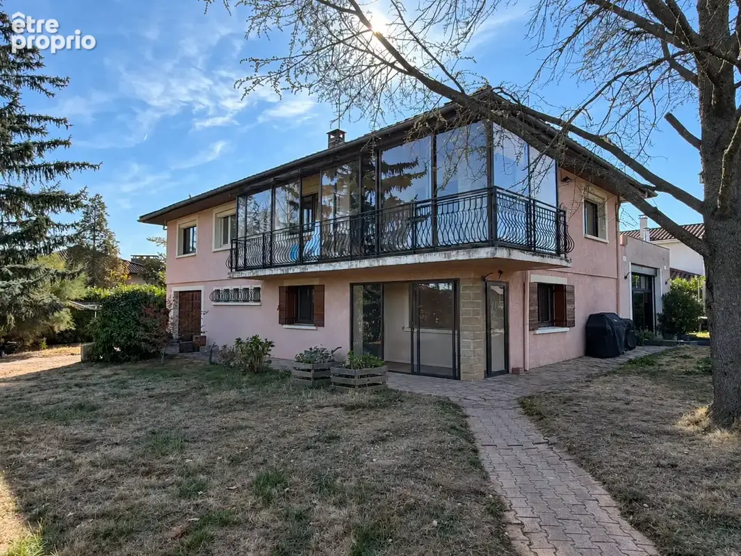 Très belle maison familiale de 260 m2 rénovée avec goût sur terrain de 1500 m2 au calme - photo 10