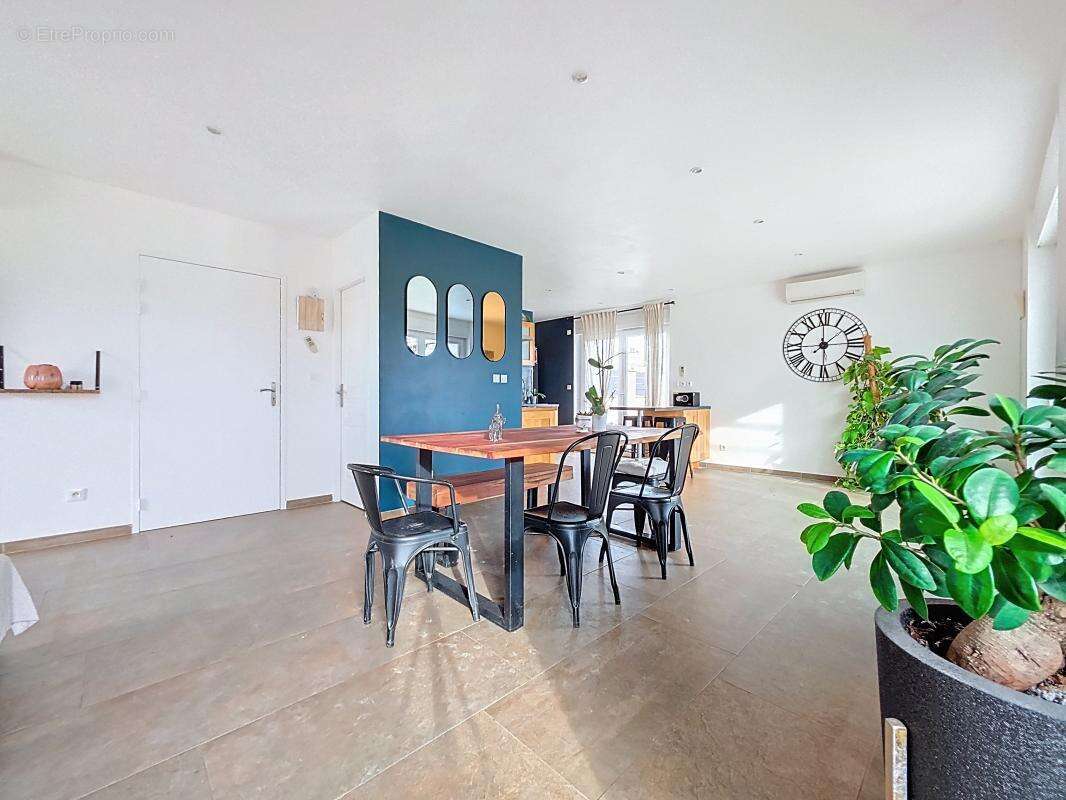 Appartement à LUZINAY