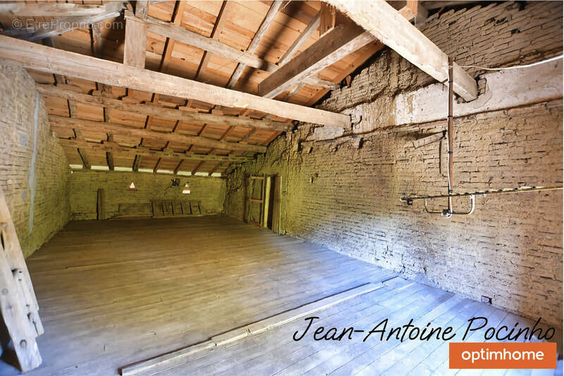 Maison à SAINTE-FOY-DE-PEYROLIERES