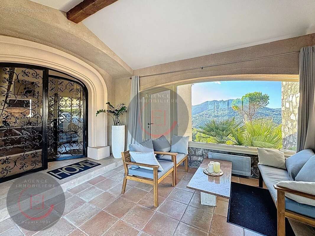 Maison à LES ADRETS-DE-L&#039;ESTEREL