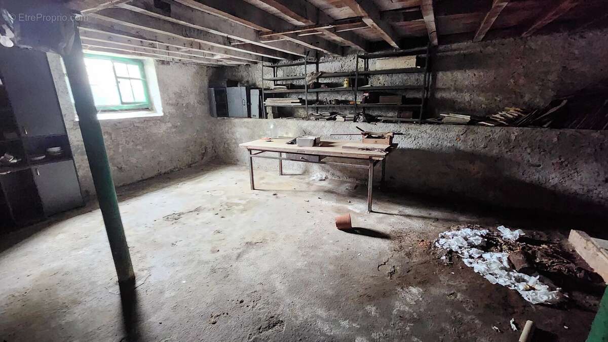 EXCLUSIVITÉ PARDIES PIETAT, Maison à rénover sur 1454 m² de terrain avec garage et deux ateliers - photo 5