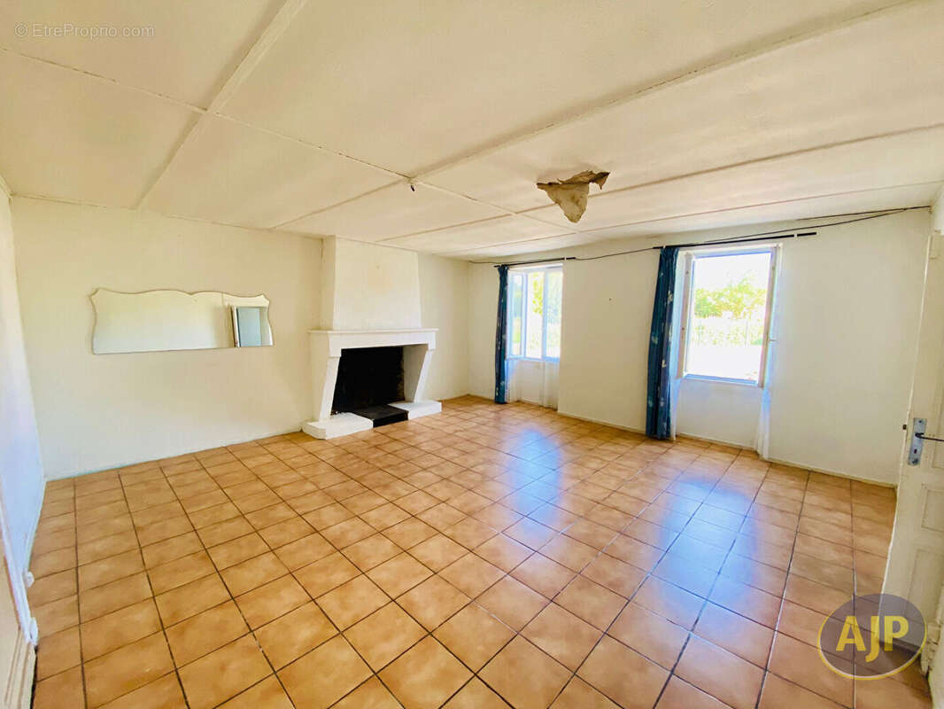 Maison à SAINT-GERMAIN-D'ESTEUIL