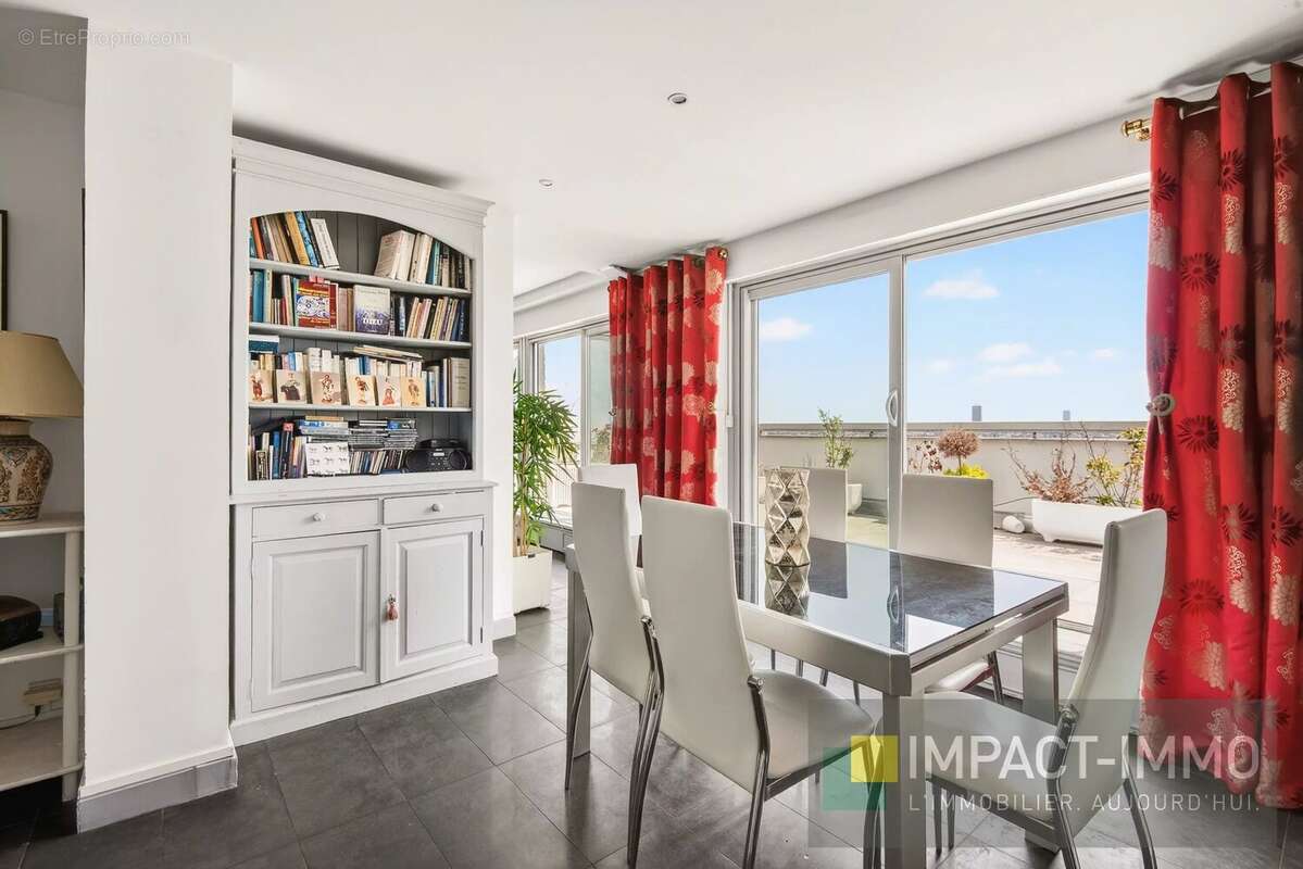 Appartement à COURBEVOIE