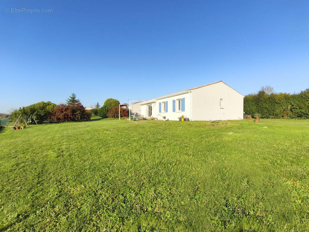 Maison à JARNAC-CHAMPAGNE