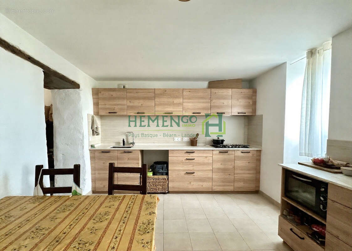 Maison à BEHASQUE-LAPISTE