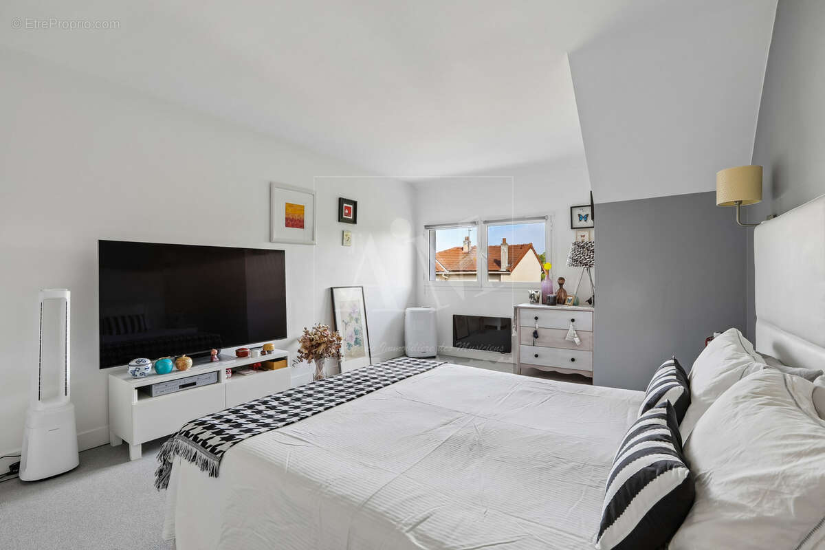 Maison 6 pièces avec jardin, sous-sol total et stationnements - photo 3