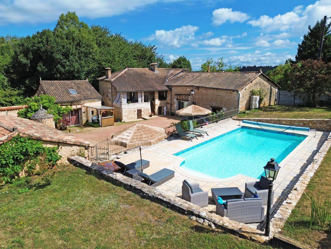 Maison à SAINT-AMAND-DE-VERGT