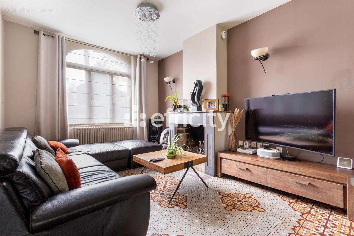 Maison à LA CHAPELLE-D'ARMENTIERES