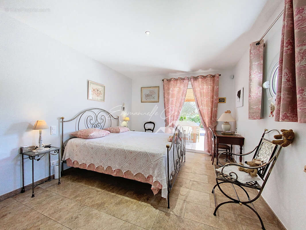 Maison à SAINT-JEAN-DU-BRUEL