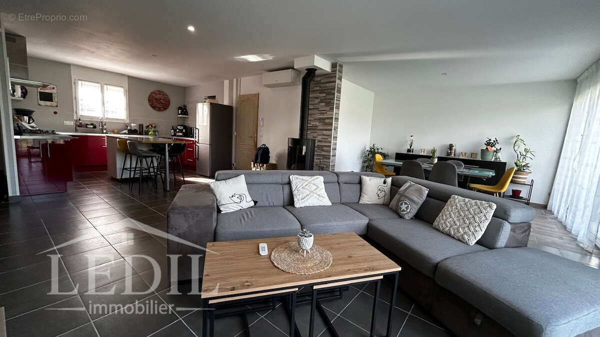 Maison à SERRES-ET-MONTGUYARD