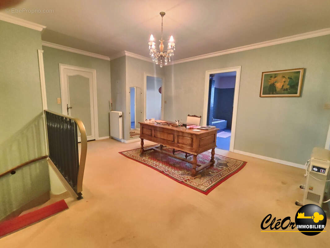 Maison 295 m² à Saint-Germain-Du-Bois  - photo 5