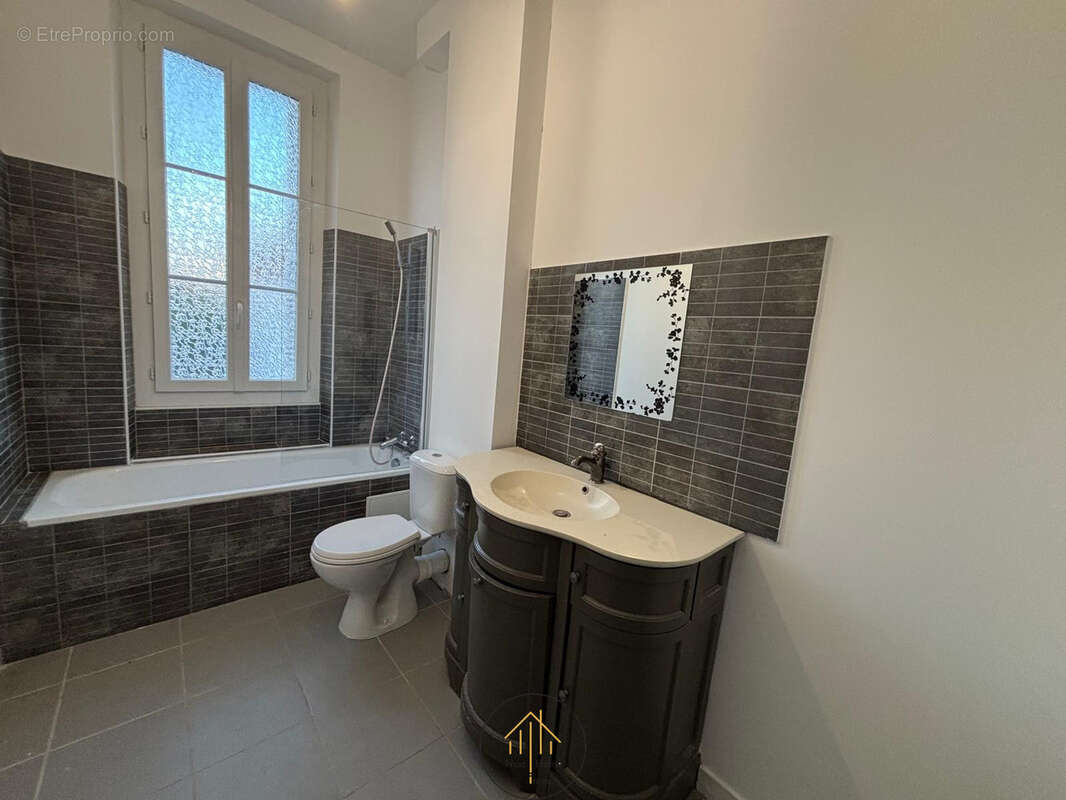 Maison à RUELLE-SUR-TOUVRE