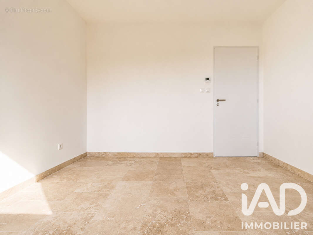 Maison 155 m² à Villeneuve-Les-Montreal  - photo 6