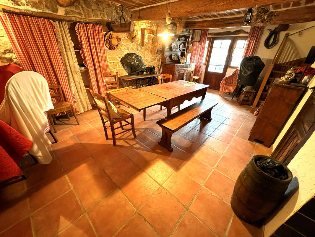 Maison à SAINT-JULIEN