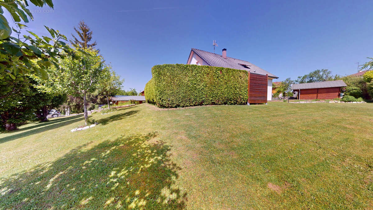 Maison à LES ECORCES