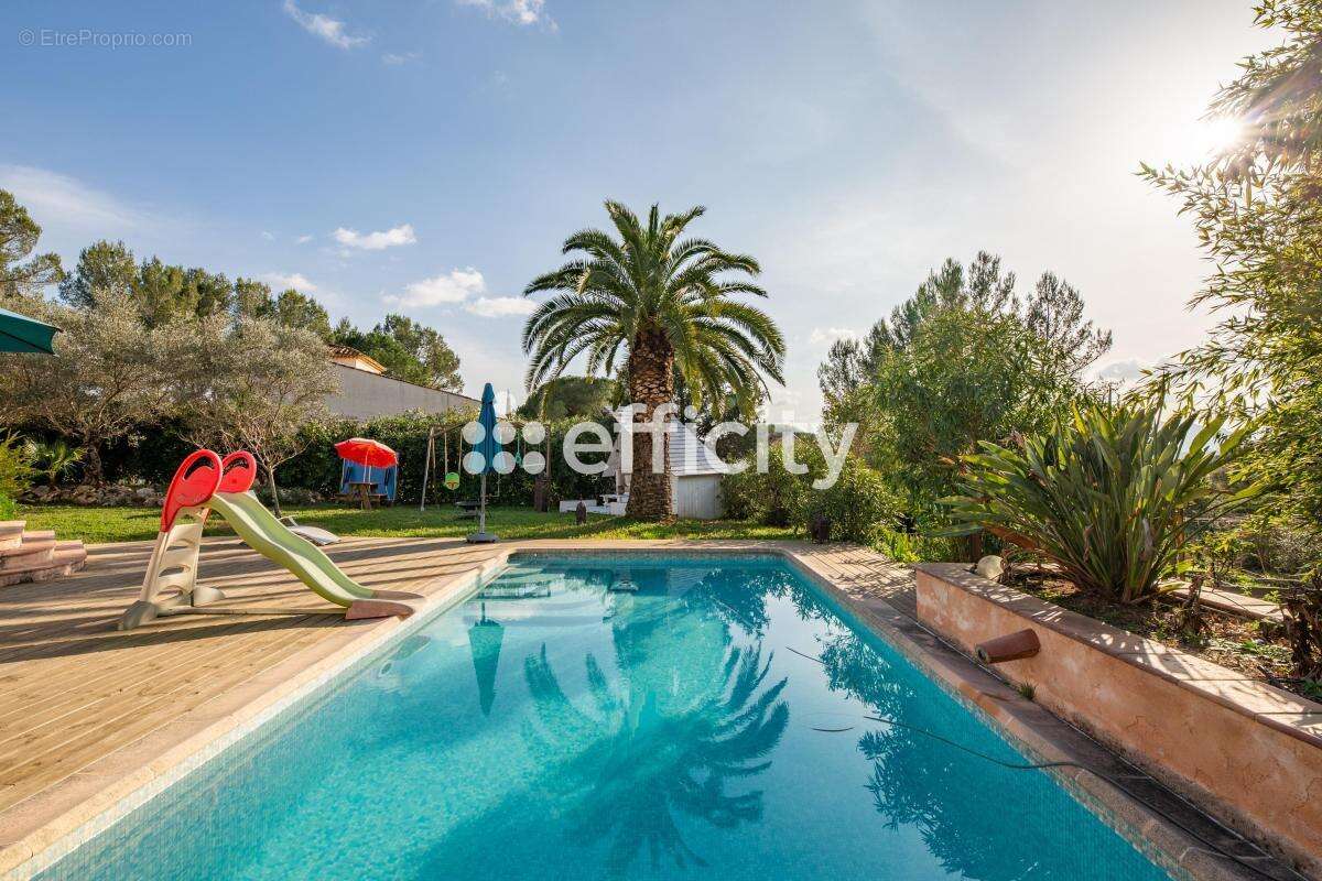 Maison à ROQUEBRUNE-SUR-ARGENS