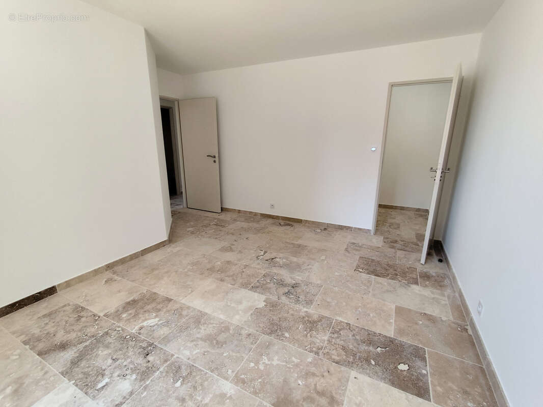 Appartement à JONQUIERES-SAINT-VINCENT