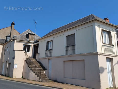 Maison à GOURDON