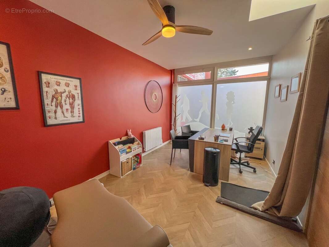 Commerce à LE MESNIL-SAINT-DENIS