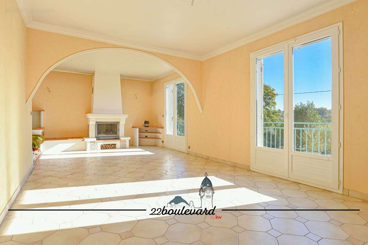 Maison à BONNAC-LA-COTE