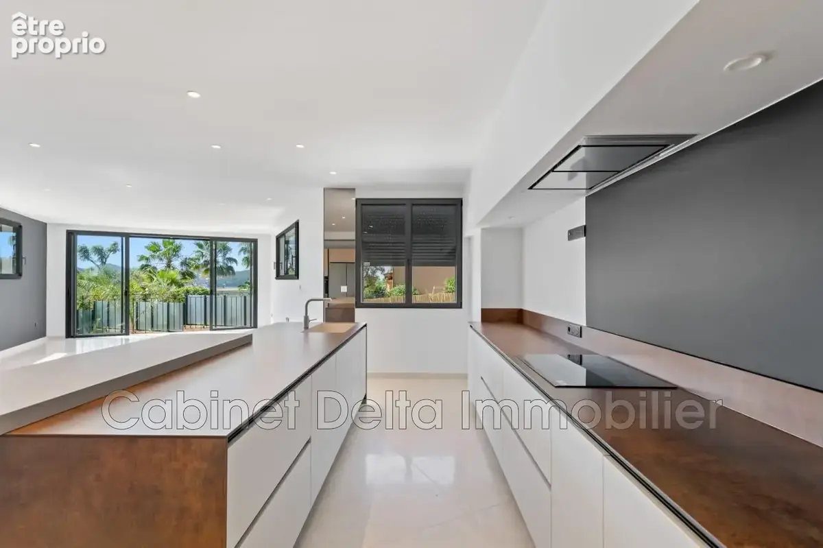 Maison 5 pièces 160 m² à vendre à Saint-Cyr-Sur-Mer (83270) - photo 6