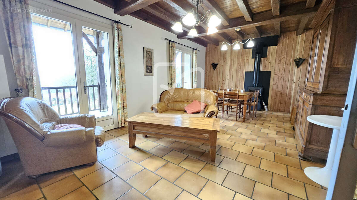 Maison à SAVIGNAC-LES-EGLISES