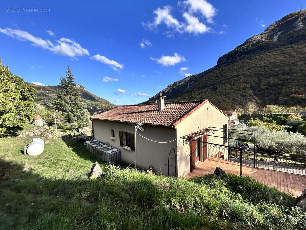 Maison à BEZ-ET-ESPARON