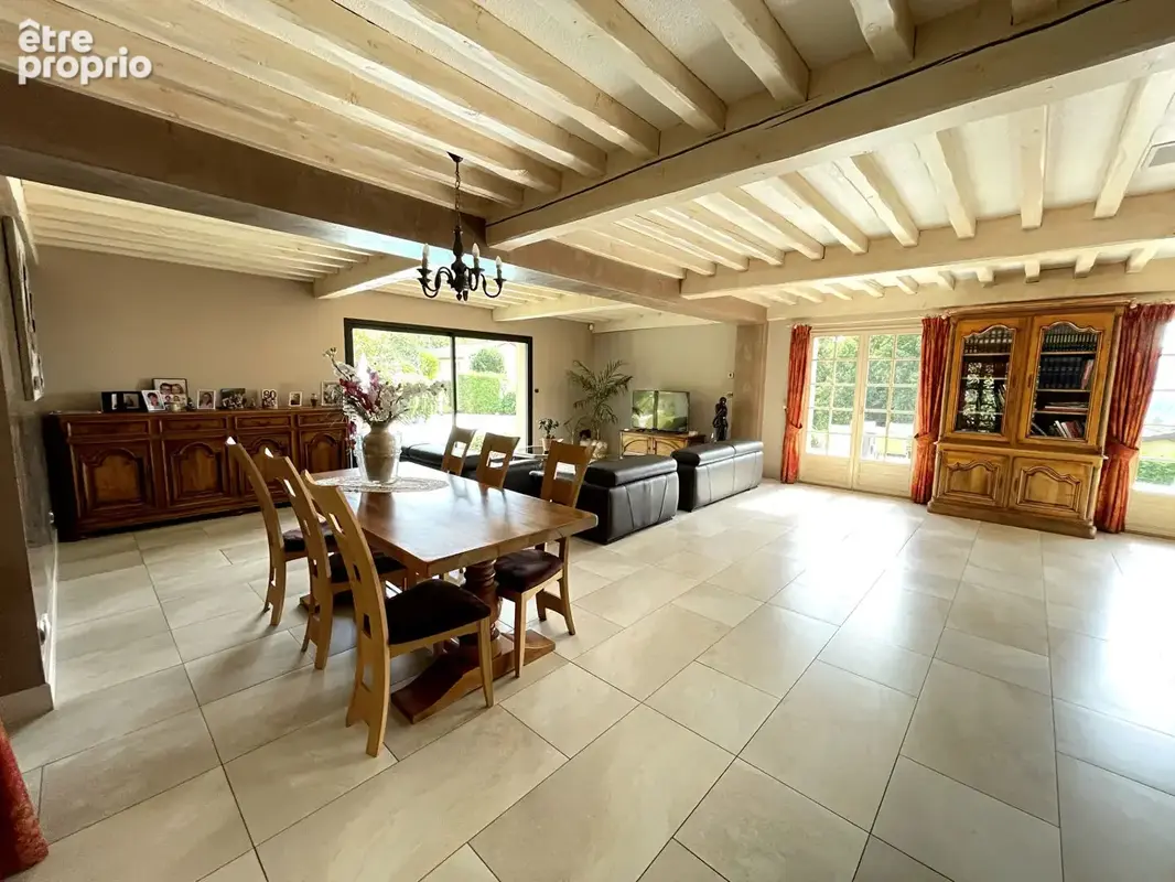 Maison familiale lumineuse de 190m² avec piscine sur 1 500 m² de terrain - photo 7