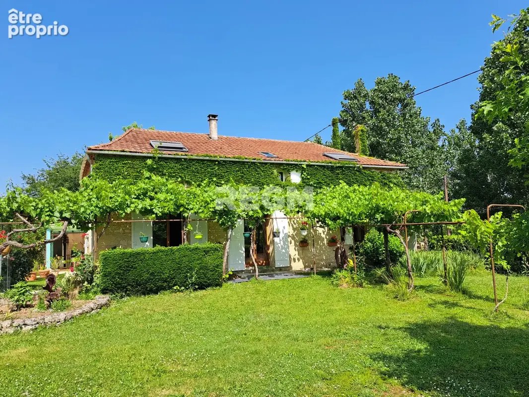 Maison en pierre  5 chambres voire +, à GARDONNE 264 m2 hab - photo 1