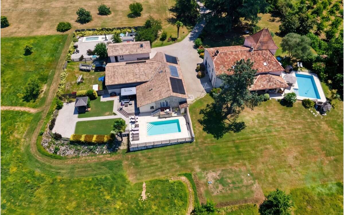Élégant manoir avec gîtes, piscines et potentiel événementiel, à quelques pas d'une ville marchande animée - photo 23