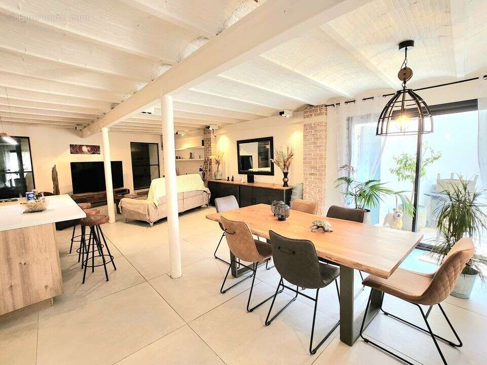 LOFT 118 M² / COEUR CHATEAU GOMBERT 