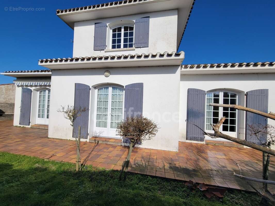 ( 85 ) Vendée entre NOIRMOUTIER , PORNIC et CHALLANS à vendre centre ville  BEAUVOIR SUR MER maison 7 pièces , 181 m² ,4 chambre - photo 10