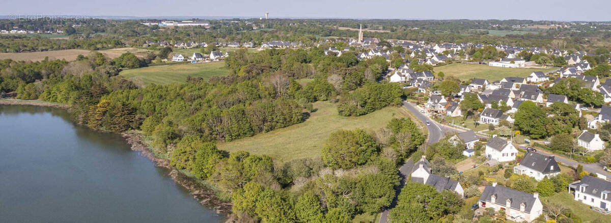 Terrain à PLOUGOUMELEN