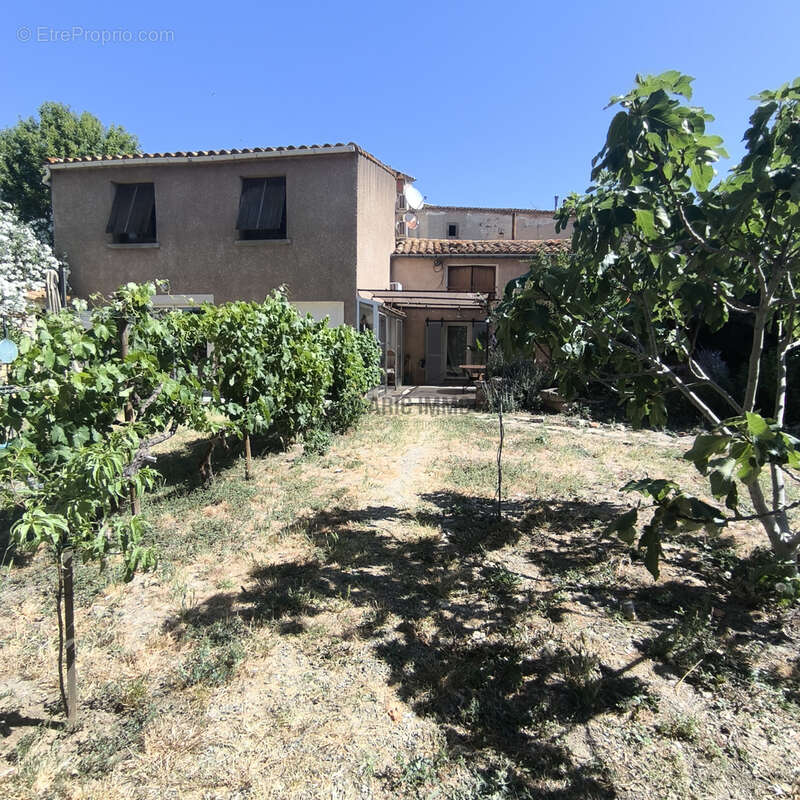 Maison  de charme en pierre avec jardin clos et parking privé - photo 19