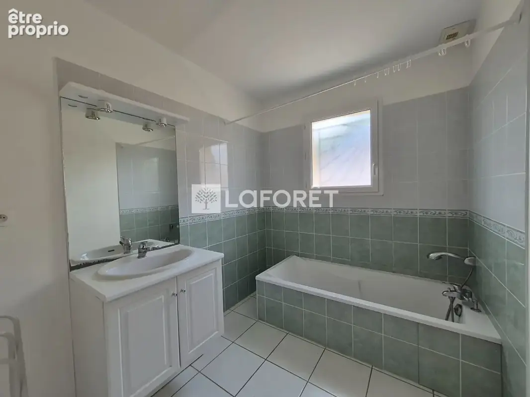 Maison  plain pied, 3 chambres, jardin et garage - photo 4