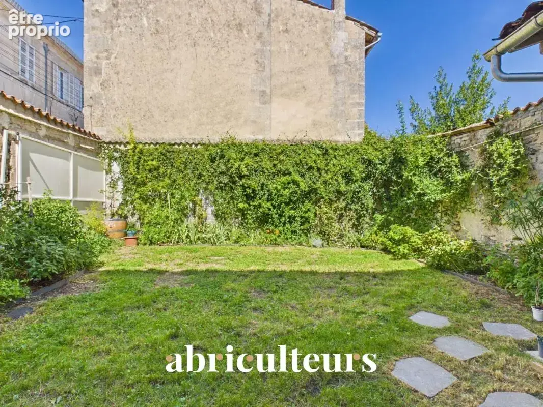 Élégante maison de caractère de 185 m² avec jardin – Cognac Jardin Public (16100) - photo 3
