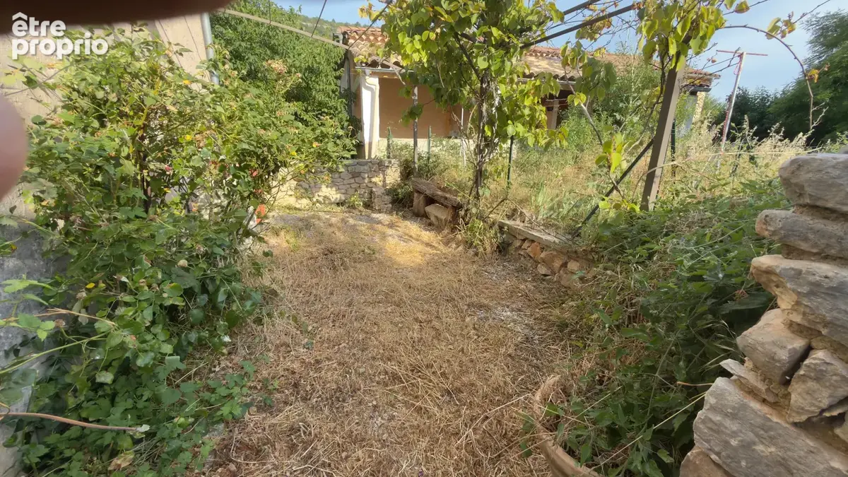 172 m2 - Grand potentiel - Toiture neuve - 10 couchages - Jardinet - photo 14