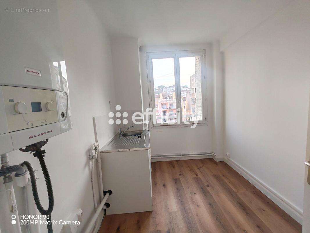 Appartement à MARSEILLE-4E