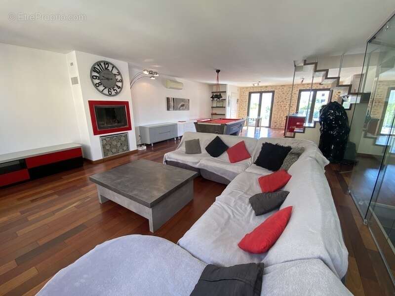 Dpt Pyrénées Orientales (66), à vendre proche LE SOLER Maison 5 pièces 169 m² garage, cour, jacuzzi - photo 13