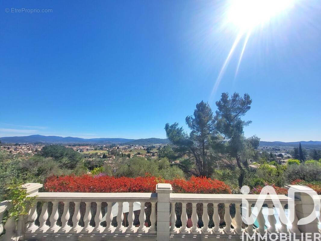 Photo 1 - Maison à CUERS