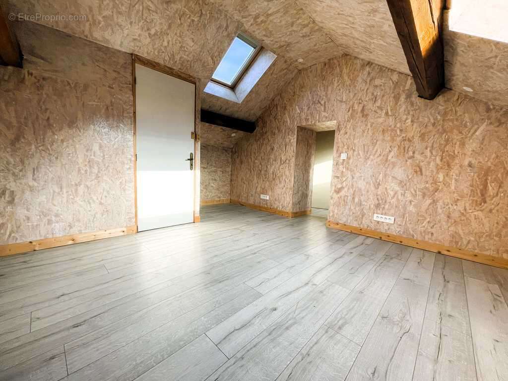 Maison + terrasse et KGB - photo 16
