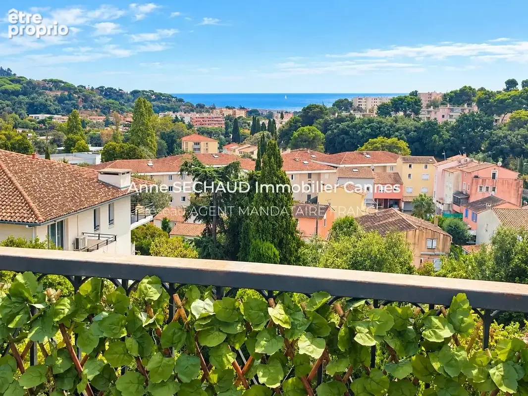 Exclusivité – cannes la bocca spacieux deux pièces dernier étage avec garage - photo 8