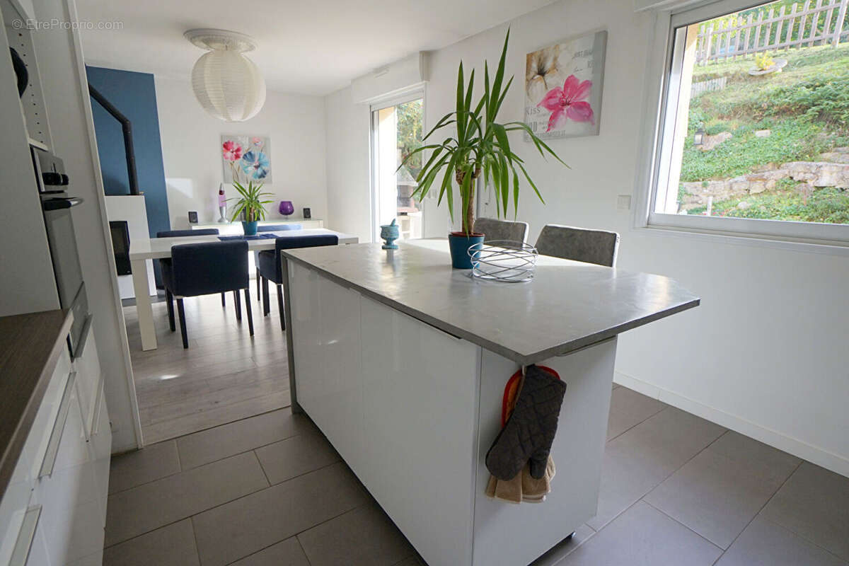 Maison à MEZIERES-SUR-SEINE