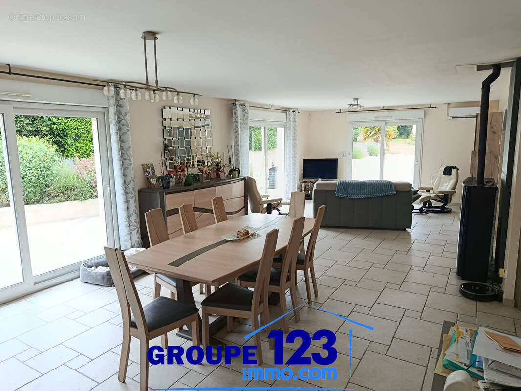 Villa de 2009, vie de plain pieds, 3 chambres, piscine chauffée et jardin arboré de 3600 m2 - photo 4