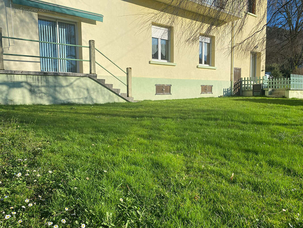 Appartement en rez de chaussée sur les hauteurs de Salins -Les-Bains - photo 6