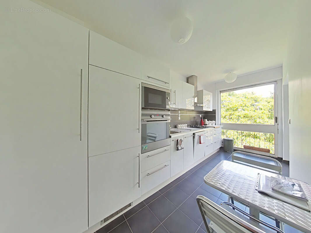 Appartement à FONTENAY-LE-FLEURY