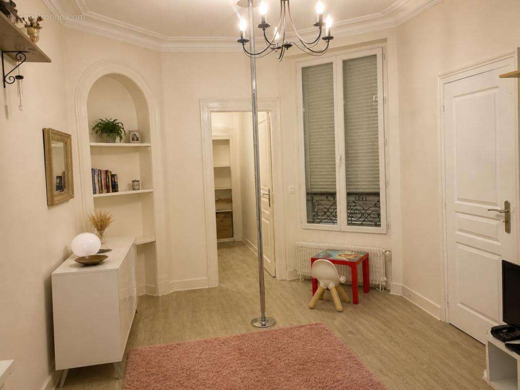 Appartement à NEUILLY-SUR-SEINE