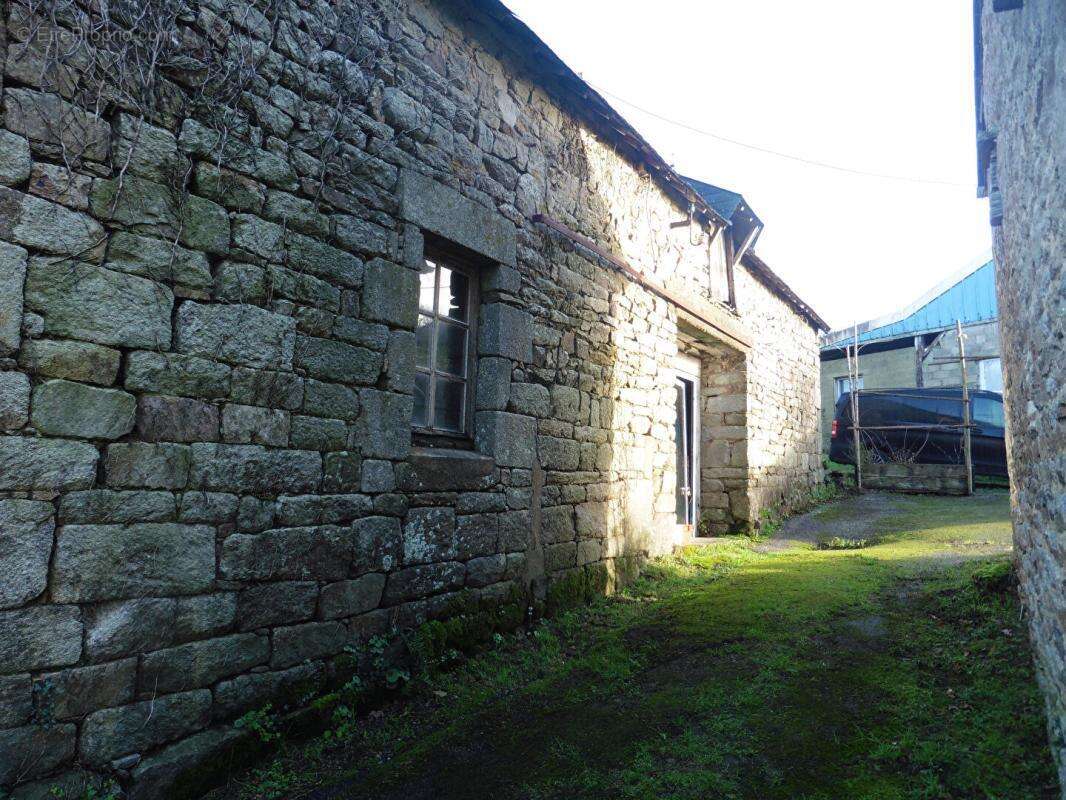 Maison à SAINT-THURIEN