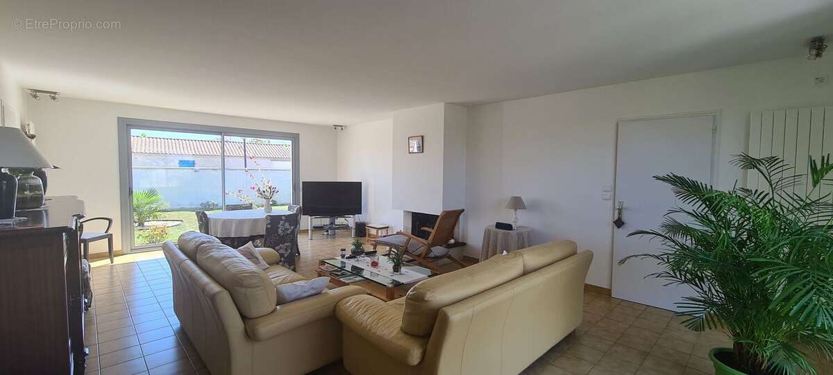 Maison à CHAMPAGNE-LES-MARAIS